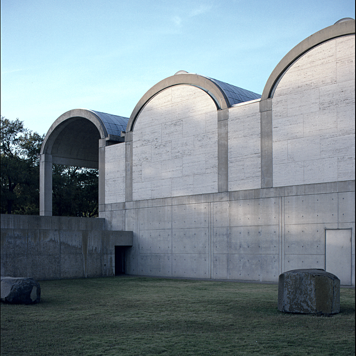Isamu Noguchi: Constellation (for Louis Kahn) 1982 &copy; Thomas Deckker 1995