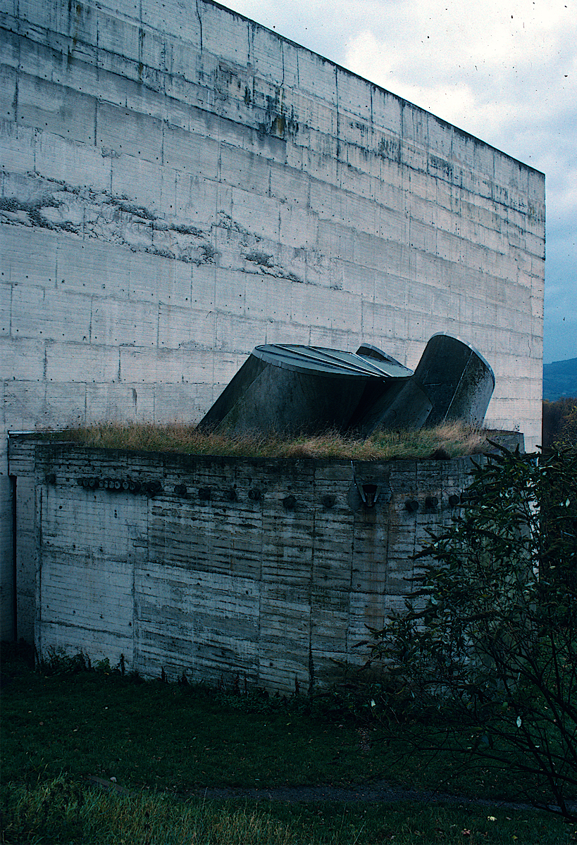 Le Corbusier: Maison Jaoul, Paris photograph © Thomas Deckker 1982